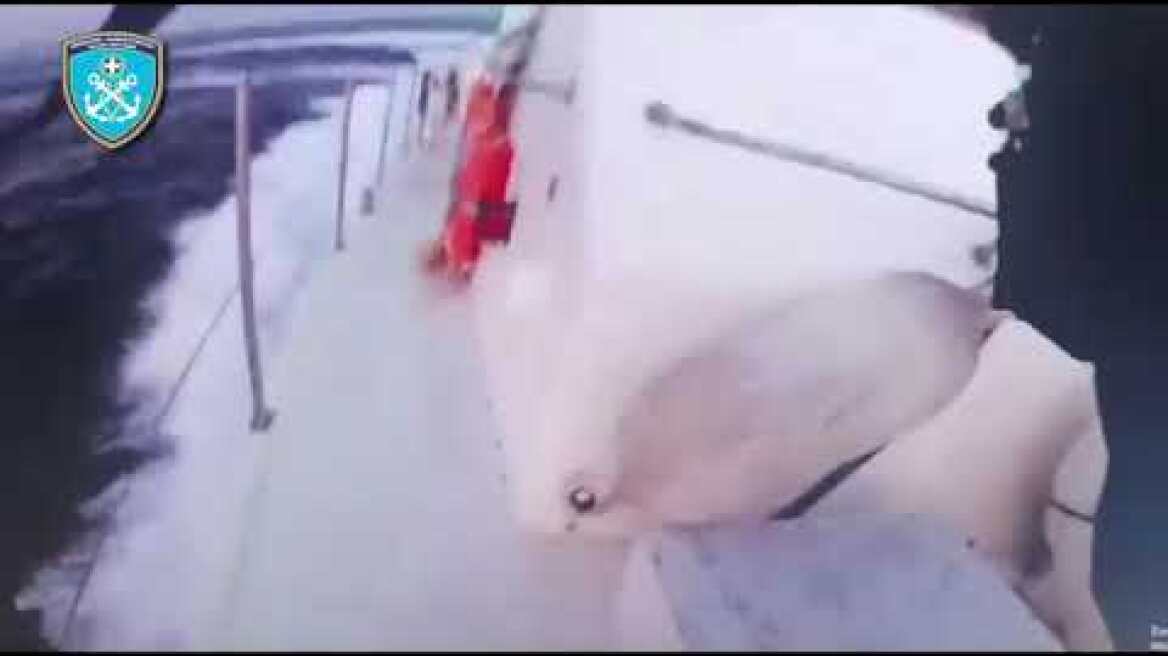 Καταδίωξη Τούρκου διακινητή από Λιμενικούς