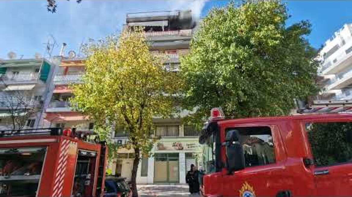 Στις φλόγες διαμέρισμα στη Θεσσαλονίκη - Ο ένοικος πήδηξε στο δίπλα μπαλκόνι για να γλιτώσει