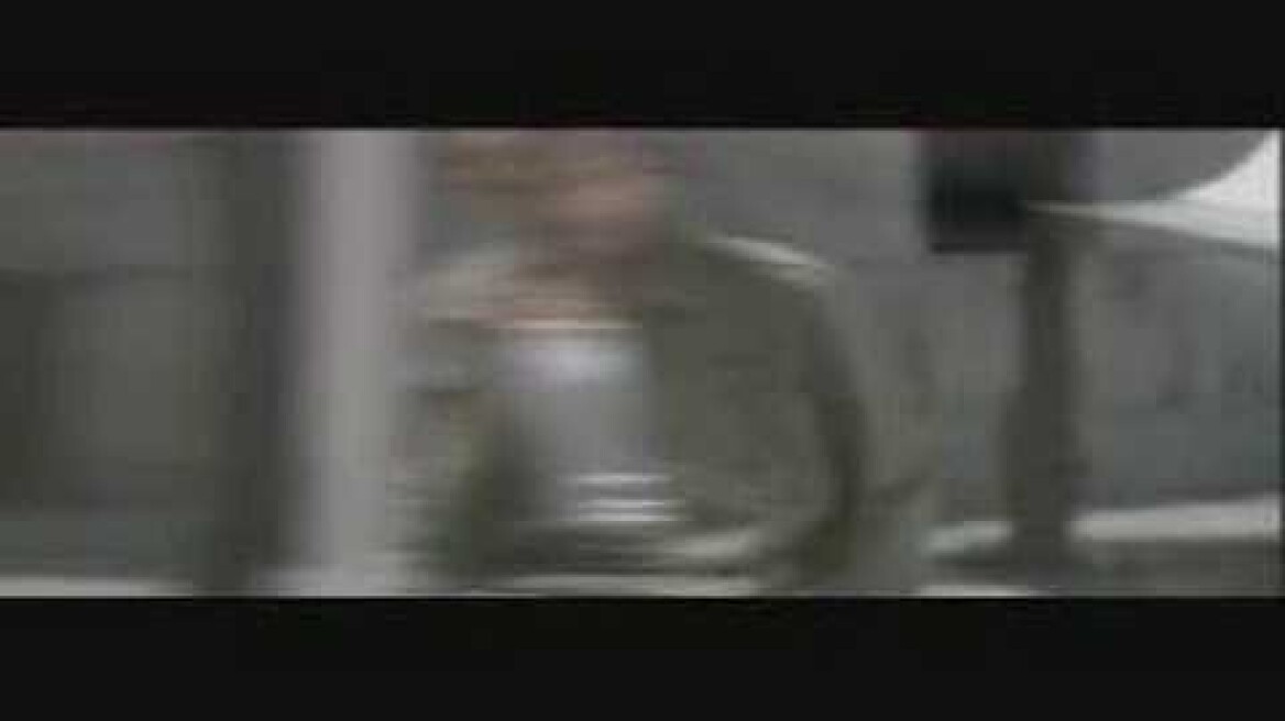 Γιώργος Καραδήμος - Με πνίγει τούτη η σιωπή - Official Video Clip