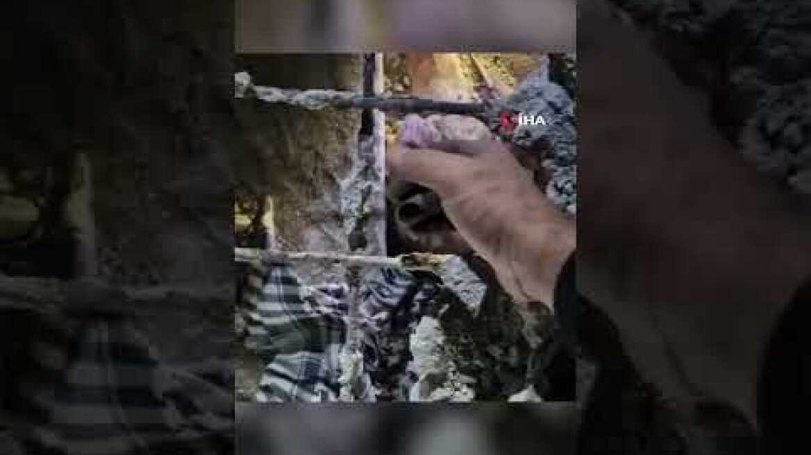 44 saat sonra gelen kurtuluş! 2 yaşındaki Muhammed bebeğe elleriyle su verdiler #deprem #gündem