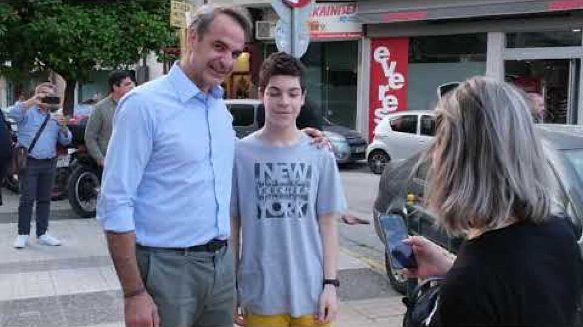 H βόλτα του Κυριάκου Μητσοτάκη στο Μοσχάτο