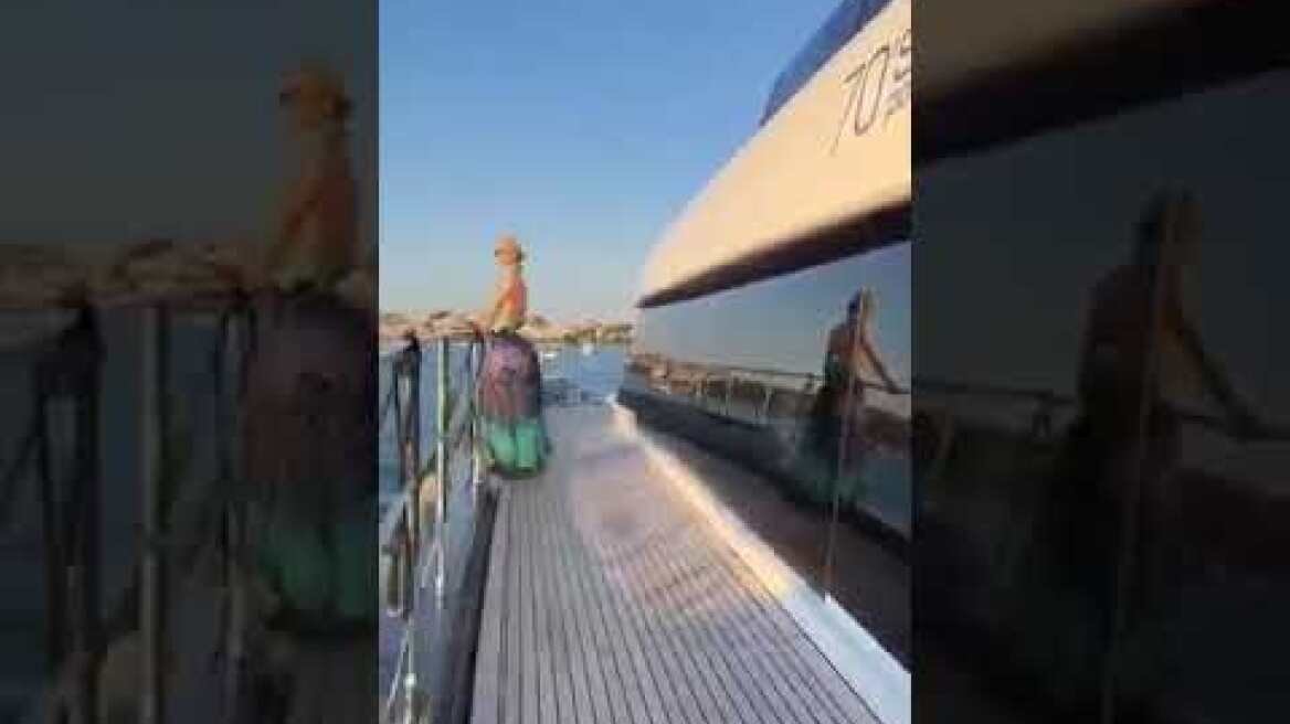 Στο Πόρτο Χέλι με τον σύζυγό της η Πάρις Χίλτον