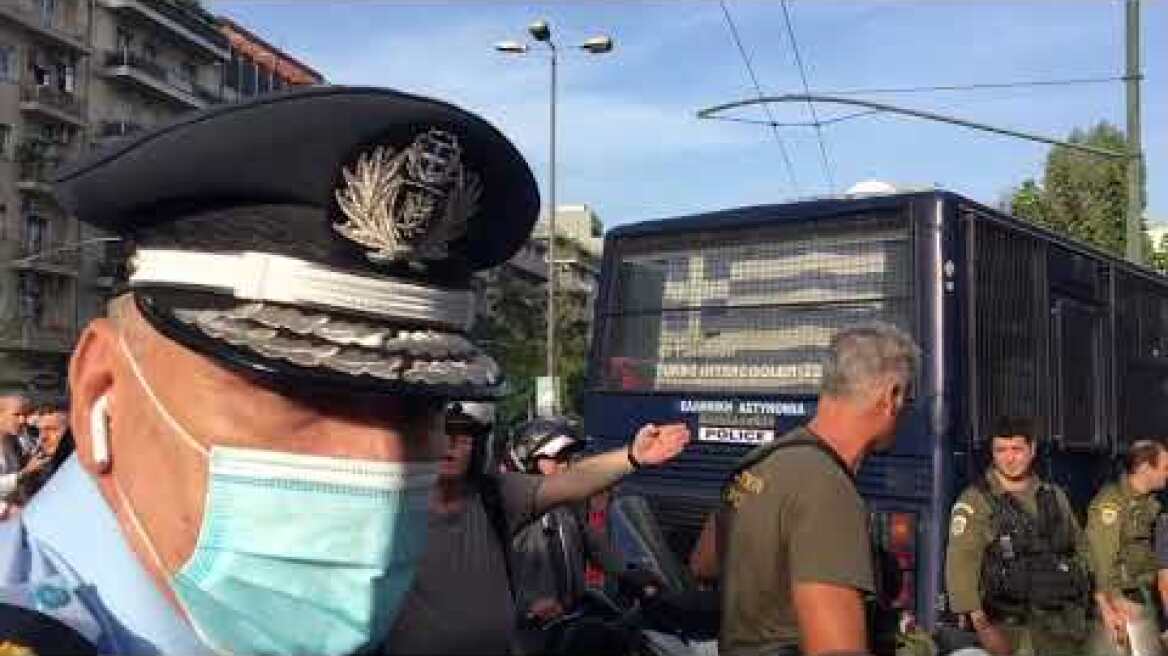 Συγκεντρωμένοι έξω από το Εφετείο