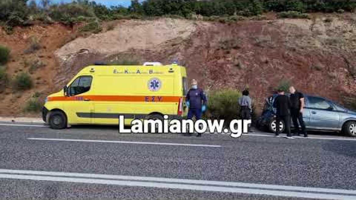 Τροχαίο τουριστικου λεωφορείου με Ι.Χ στο δρόμο Λαμίας - Δομοκού