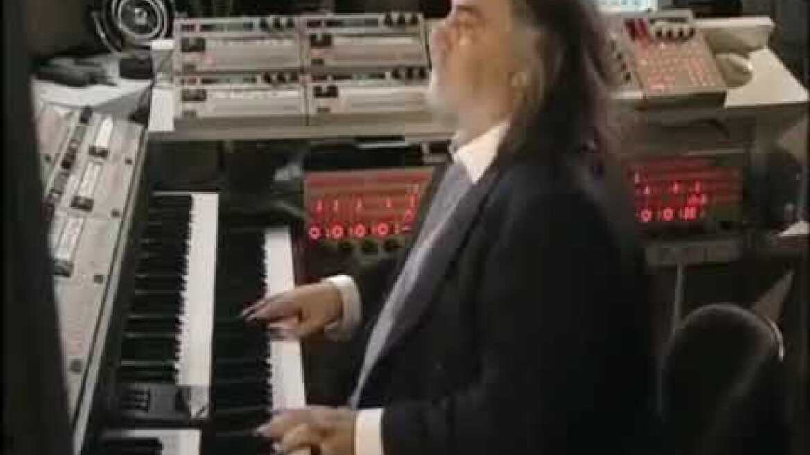 Vangelis creando instantáneamente su música.
