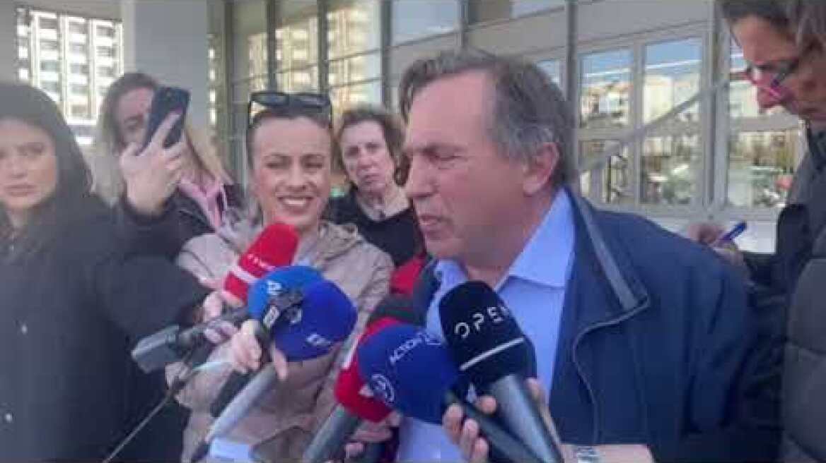 Δηλώσεις του Νικολάου Βρεττού έξω από την Πινακοθήκη