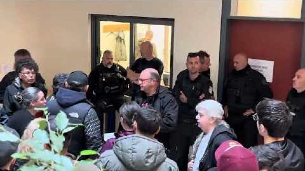 Παρέμβαση σε εκδήλωση με ομιλητή τον Κατσαδιωτη