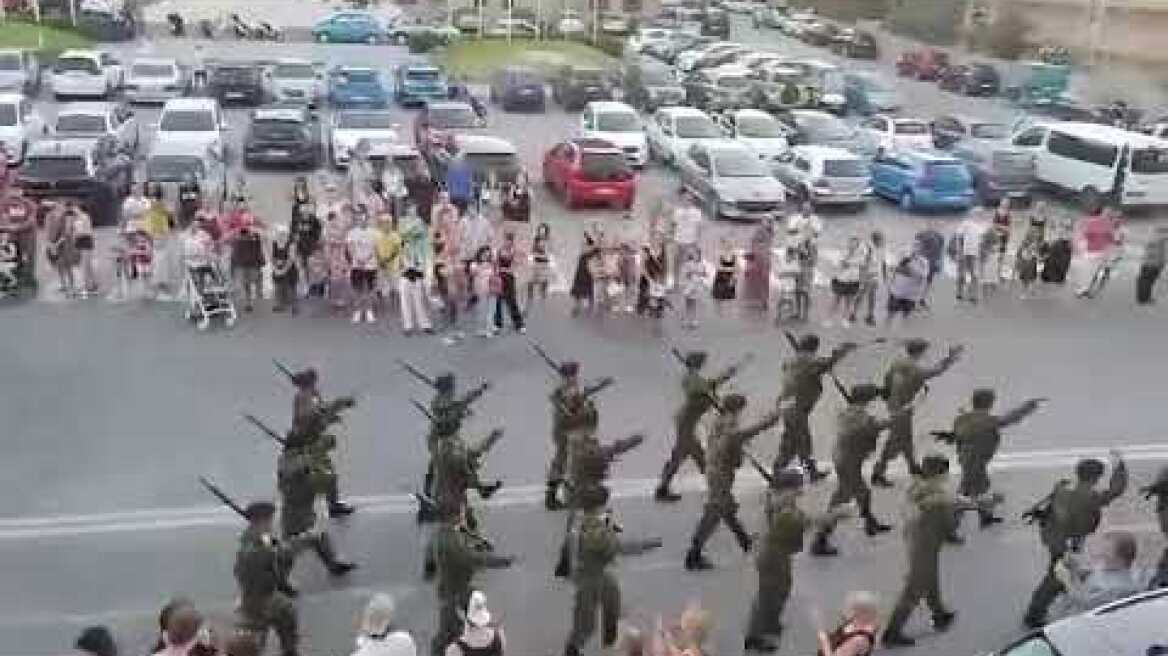 Υποστολή σημαίας (2)