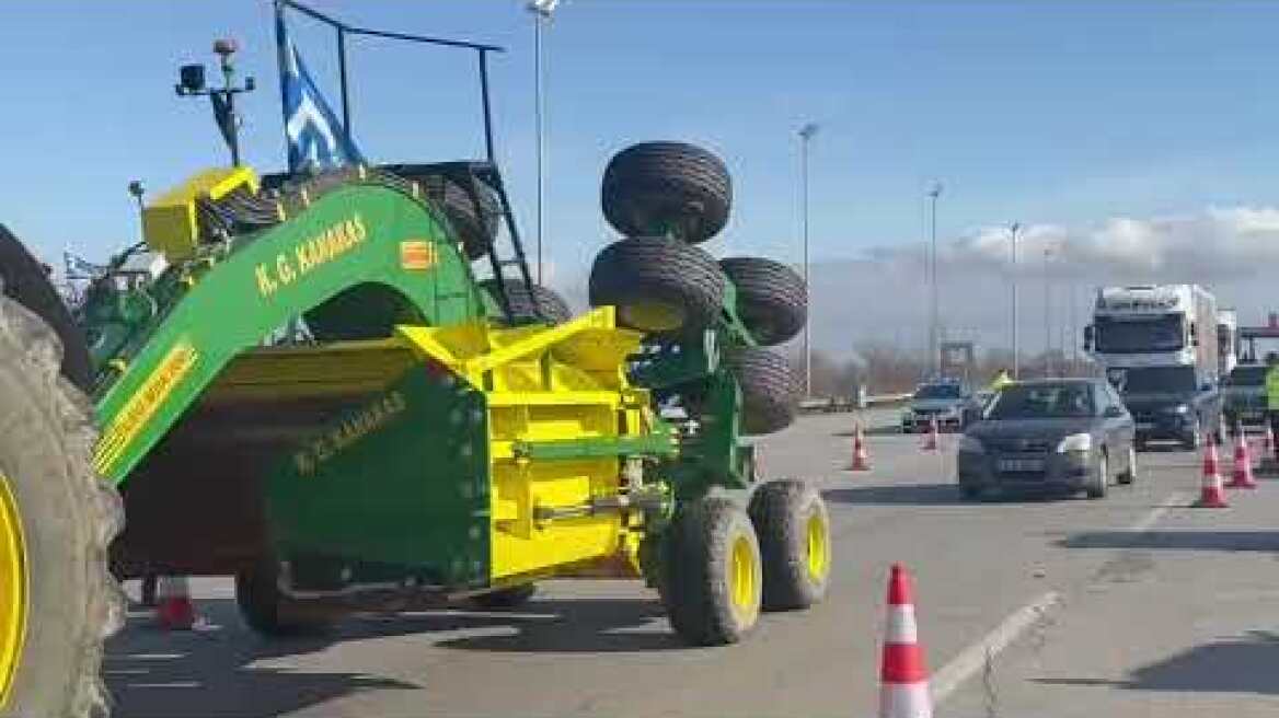 Η αναχώρηση των αγροτών του μπλόκου Μαλγλαρων (3)