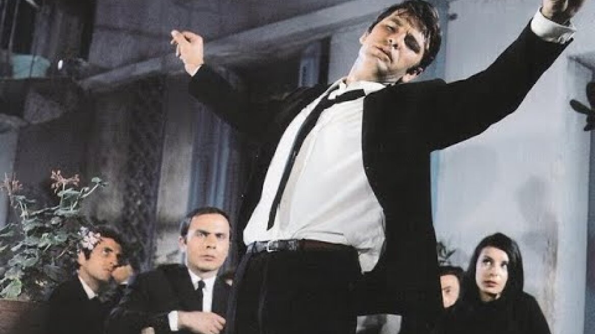 Το ζεϊμπέκικο του Νίκου Κούρκουλου - Βρέχει φωτιά στην στράτα μου