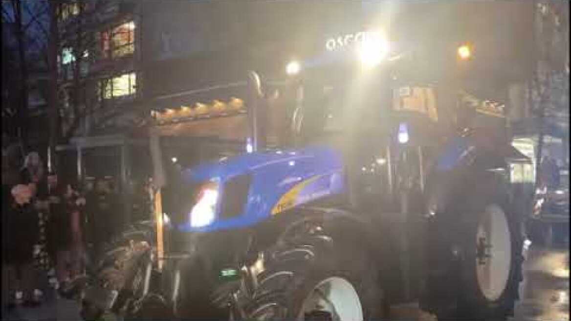 Αγρότες με τρακτέρ στην Καρδίτσα