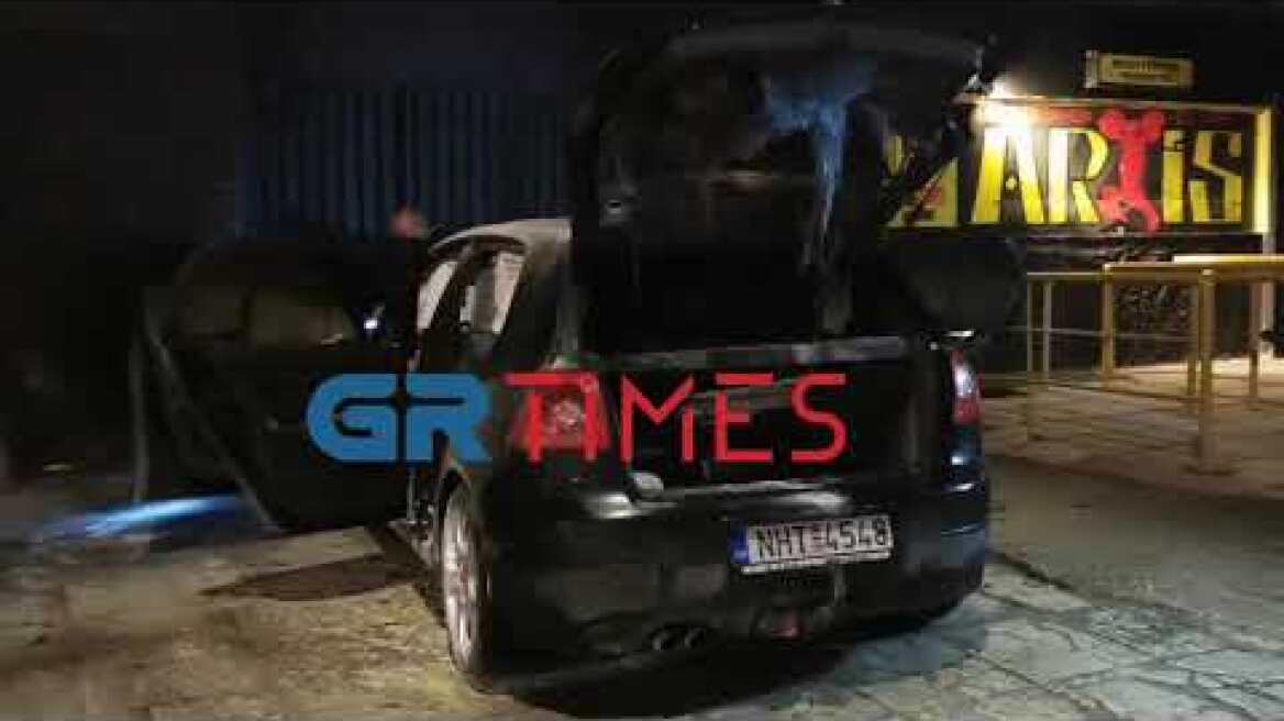 Έσπασαν και έκαψαν αυτοκίνητα Χαρίλαου - GRTimes.gr