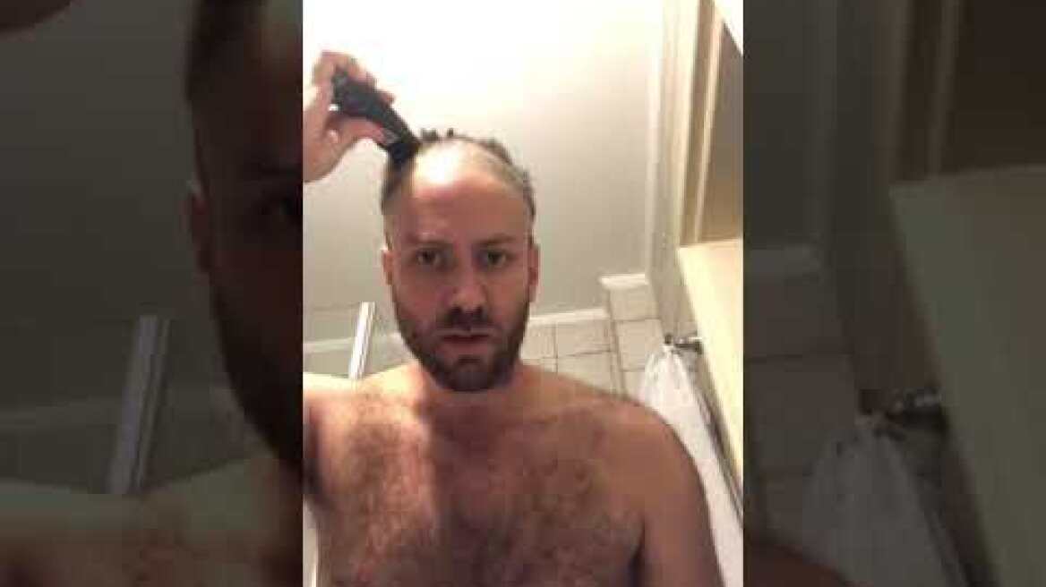 Ξύρισμα-διαμαρτυρία για να ψηφιστεί ο γκέι γάμος