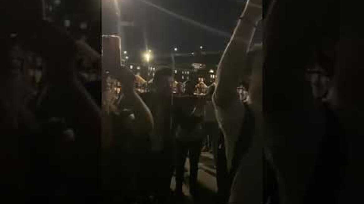 Η όπερα του Σύδνεϋ στα ελληνικά χρώματα