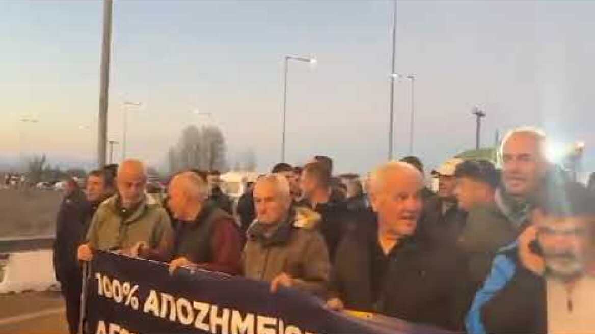 Νέα μπλόκα των αγροτών σε Λάρισα και Καρδίτσα (3)