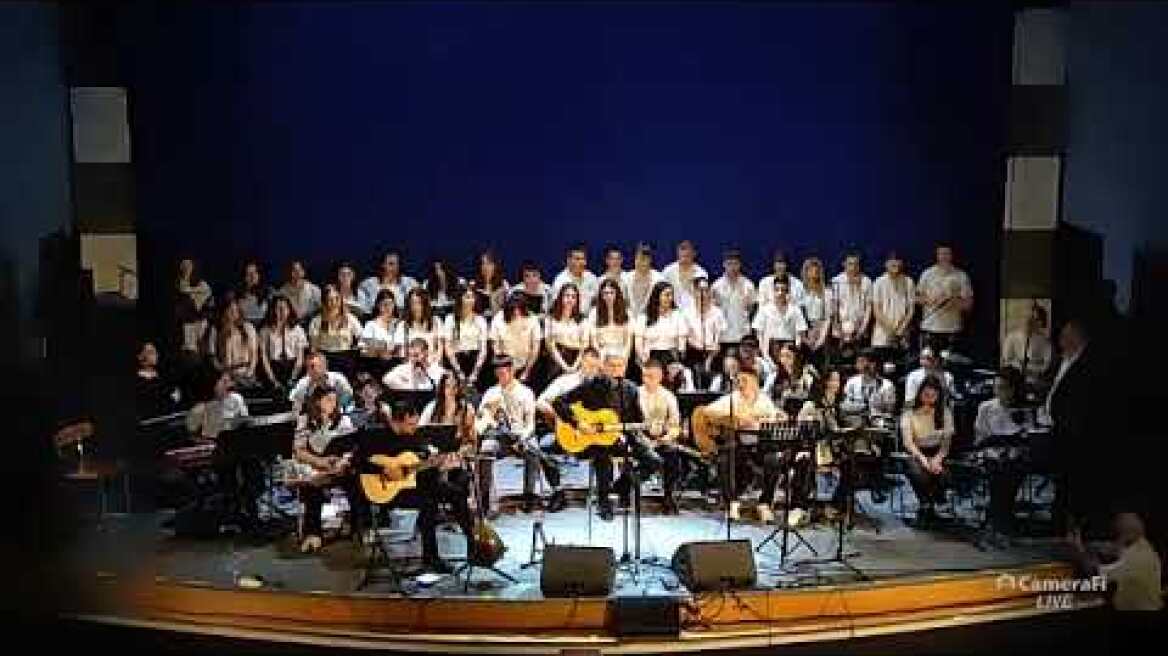 Καρδίτσα: O Γιώργος Νταλάρας και το Μουσικό Σχολείο έκλεισαν το 38ο Φεστιβάλ Ερασιτεχνικού Θεάτρου