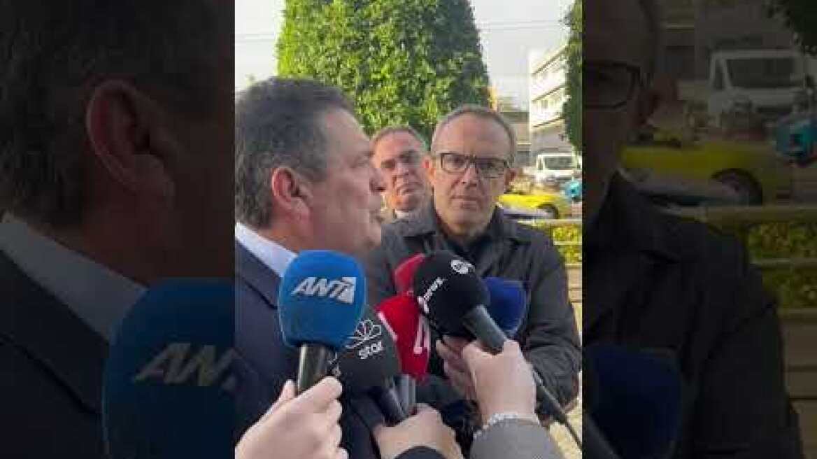 Ο Χρήστος Μπουκώρος εισέρχεται στα γραφεία της ΝΔ