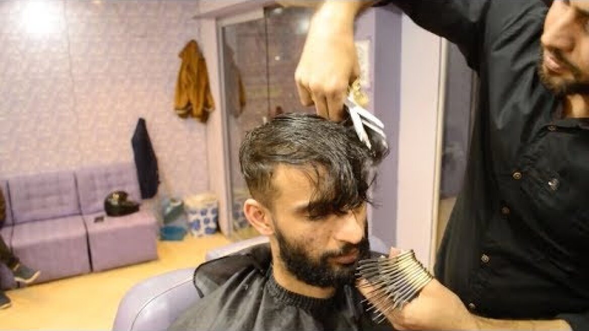 Amazing Pakistani Barber Uses 27 Pairs Of Scissors To Cut Hair