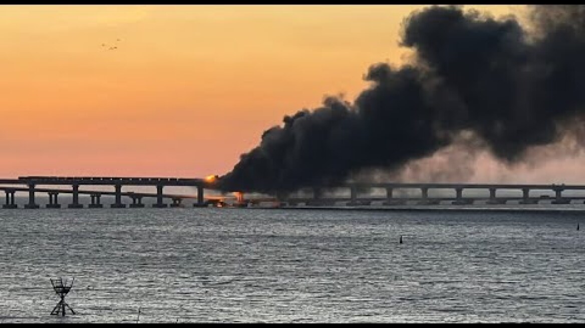 Ukrainian naval forces ATTACKED the Crimean bridge with water drones - there were casualties