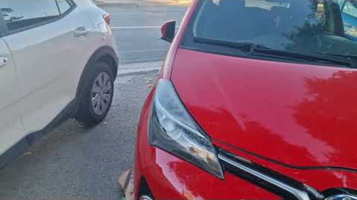 Σπείρα στη Θεσσαλονίκη αφαιρεί τους τροχούς από σταθμευμένα αυτοκίνητα