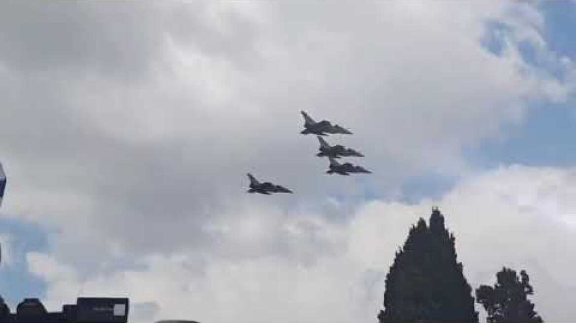 H μεγάλη στρατιωτική παρέλαση στην Αθήνα για την 25η Μαρτίου (8)