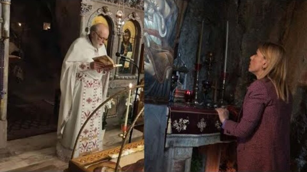 Άγιοι Ισίδωροι σήμερα: Πρώτη πολιτικός που υποκλίθηκε στο Σταυρό! Εκπρ.ΠΑΣΟΚ Αναστασία Σιμητροπούλου