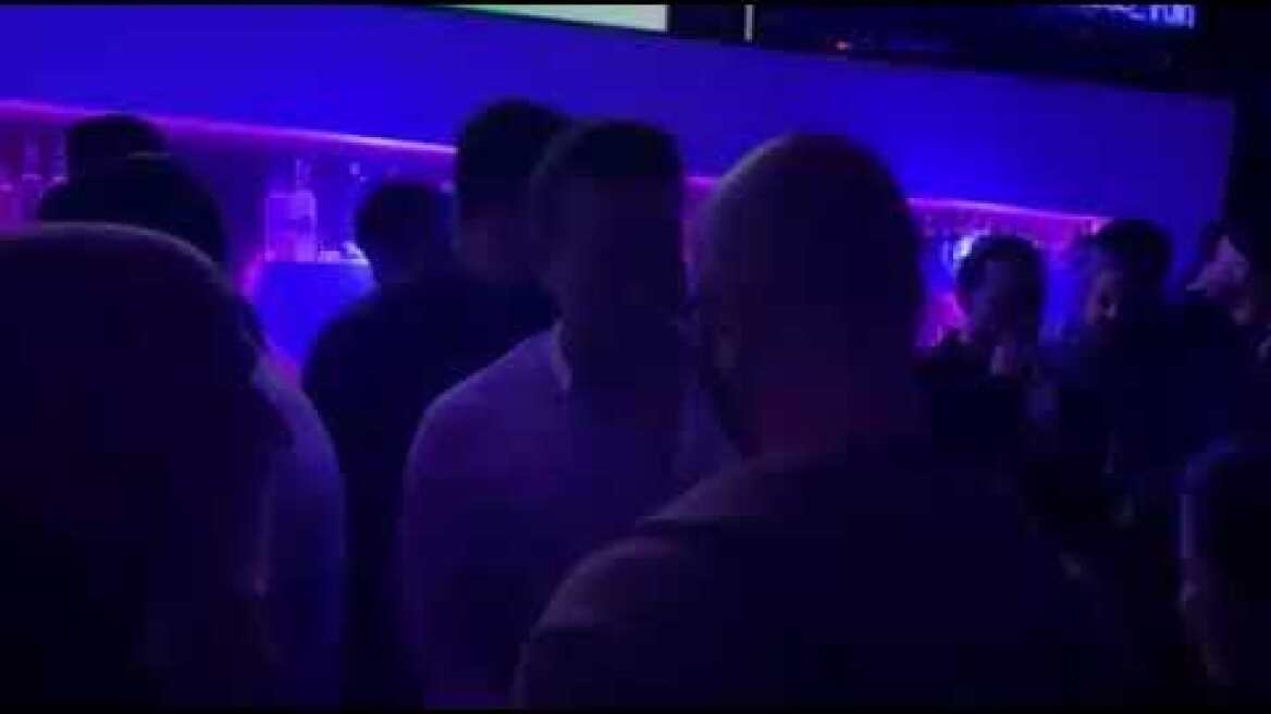 Έξοδος Κασσελάκη σε  μπαρ στο Γκάζι (3)