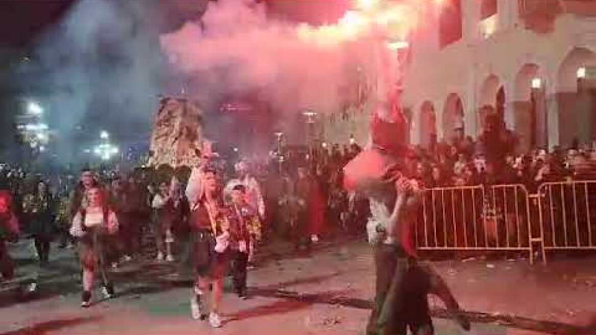 Πατρινό Καρναβάλι 2024: Η Νυχτερινή Ποδαράτη Παρέλαση