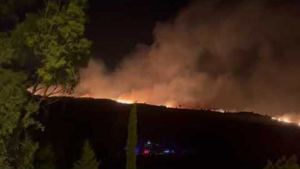 Νέες εικόνες από τη φωτιά στην Πεντέλη (2)