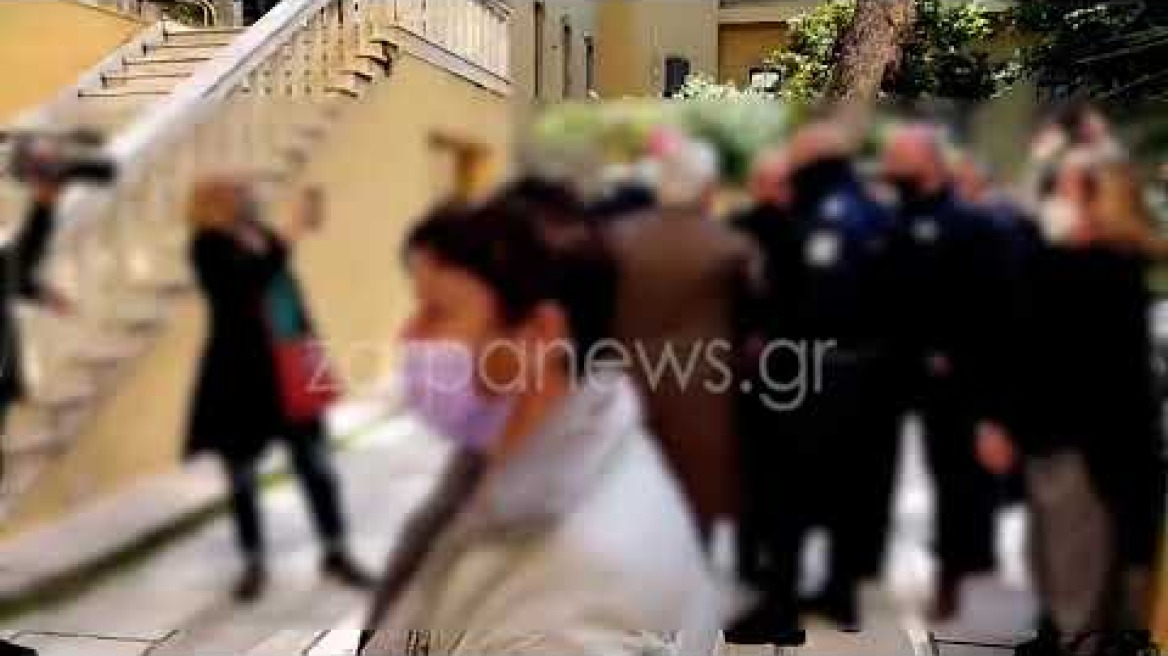 Ξέσπασμα συγγενή: Που είναι η βέρα της μάνας μου 