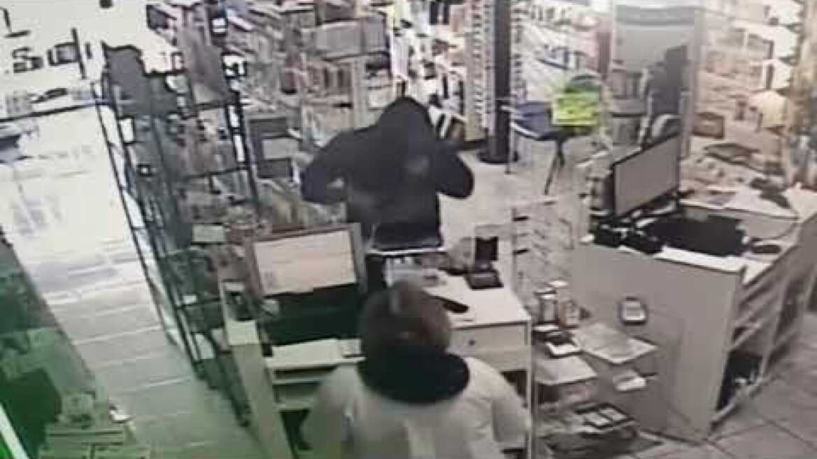 Αλλοδαπός λήστεψε φαρμακείο στο Μοσχάτο (1)