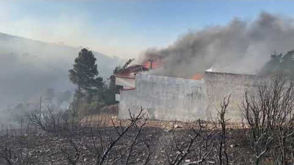 Παλλήνη - Σπίτι στις φλόγες