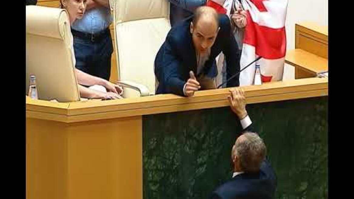 „ევროპული საქართველოს“ წევრებმა სერგეი გავრილოვის საქართველოს პარლამენტში ყოფნა გააპროტესტეს