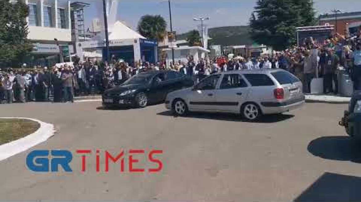 "Σύλληψη" κακοποιού παρουσία του πρωθυπουργού στην ΔΕΘ