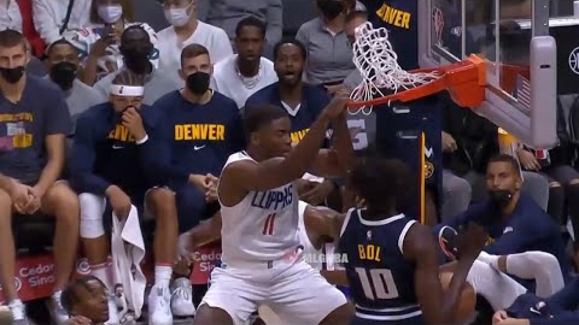 Moses Wright absolutely destroys Bol Bol with the spin and the slam