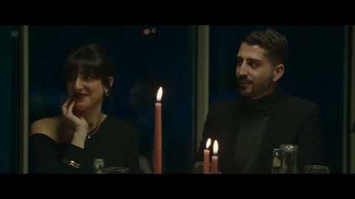 ΚΑΛΕΣ ΓΙΟΡΤΕΣ -HAPPY HOLIDAYS TREILER GREEK SUBS