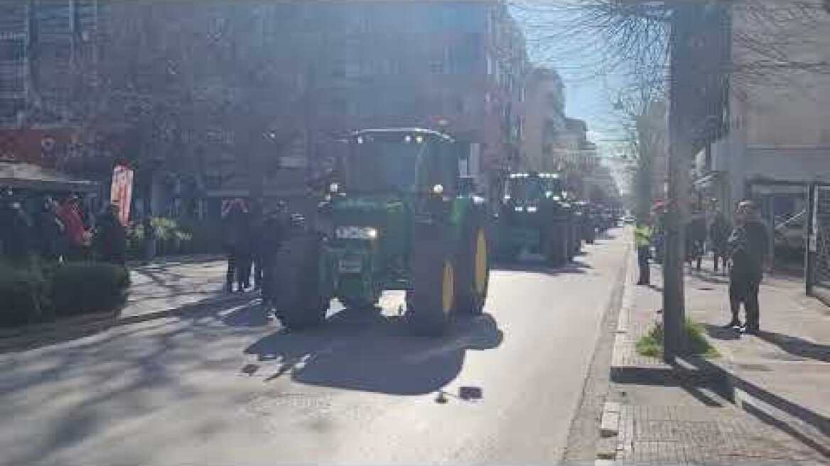 "Κάθοδος" των τρακτέρ στη Λάρισα