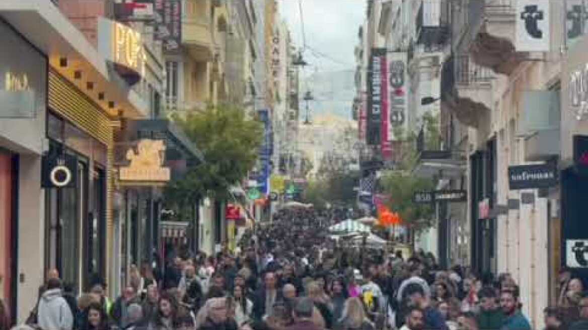 Ουρές σχηματίστηκαν λόγο Black Friday (1)