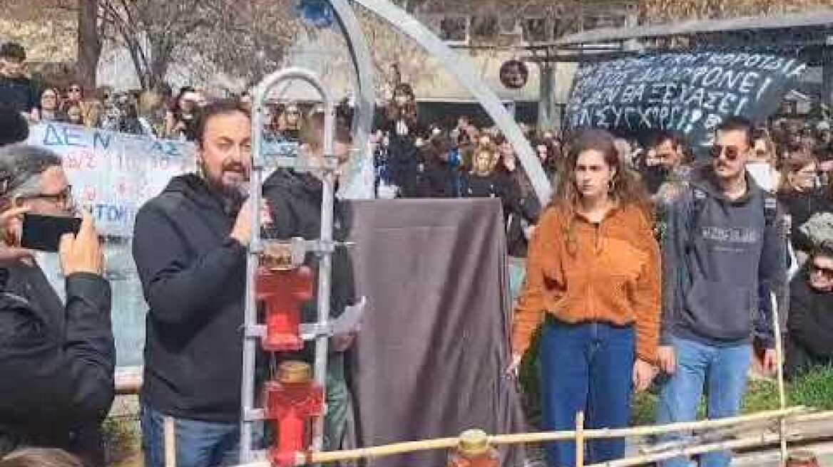 Αποκαλυπτήρια στην πλατεία ΟΣΕ της Λάρισας