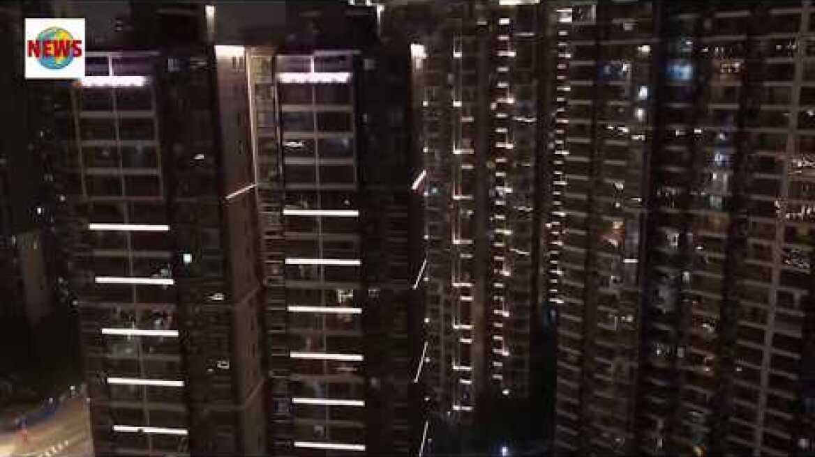 People in Wuhan chanting 'Keep Going' from balconies and streets to keep a positive attitude