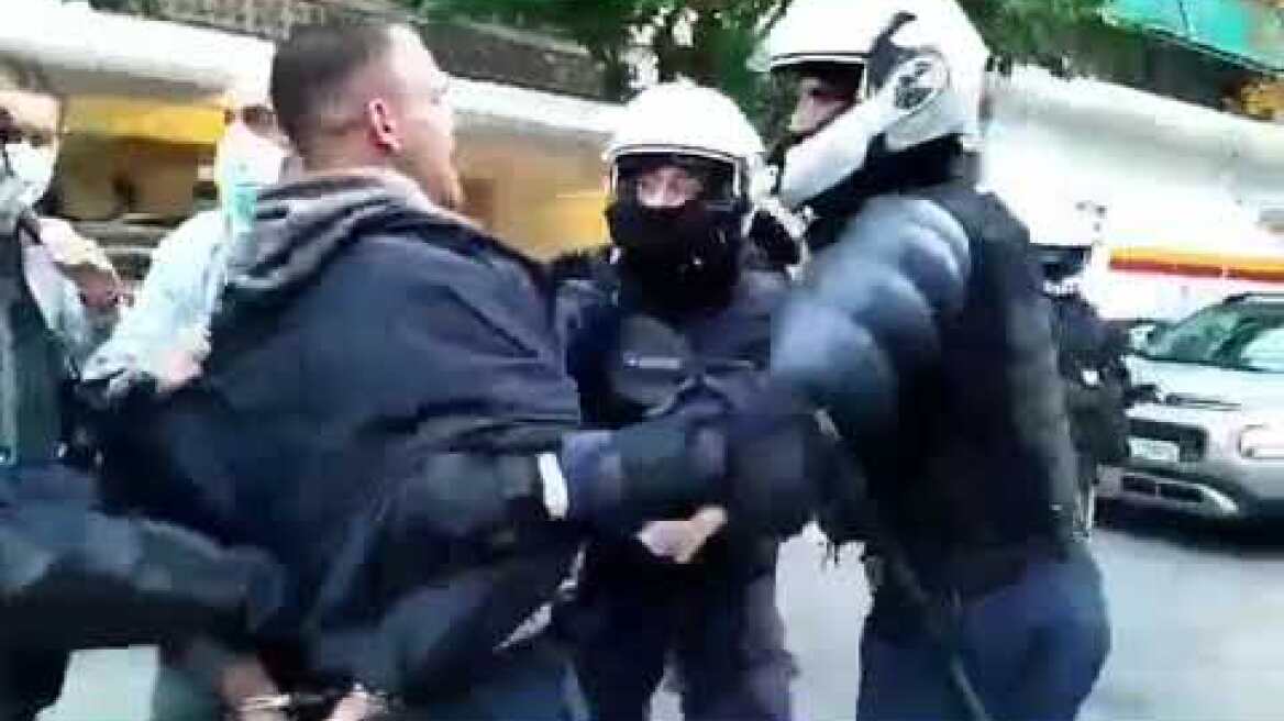 Σύλληψη Φοιτητή Κάτω από το Σπίτι του - 17/11/2020