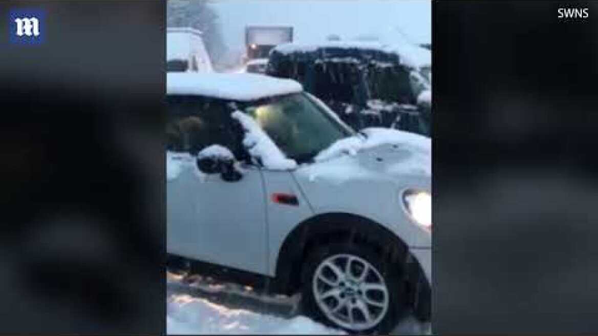 Drivers stuck in 3ft of snow on dual carriageway in Cornwall