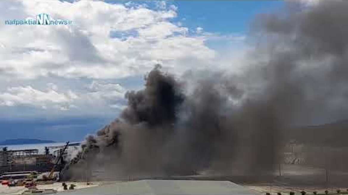 Euroferry Olympia:Άνοιξε η  πόρτα του πλοίου- Βγαίνουν πυκνοί καπνοί.