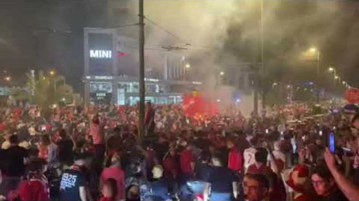 Οι τροπαιούχοι στην Λ. Συγγρού (4)