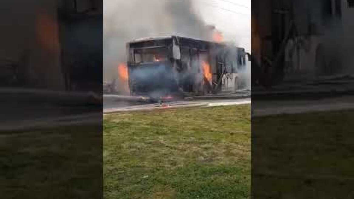 Thestival.gr Φωτιά σε λεωφορείο των ΚΤΕΛ στα Κοιμητήρια Ευόσμου (2)