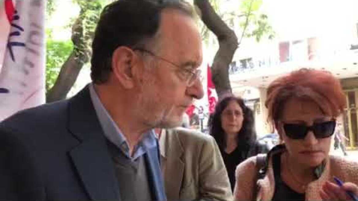 Λαϊκή Ενότητα έξω από συμβολαιογραφείο κατά των πλειστηριασμών 2