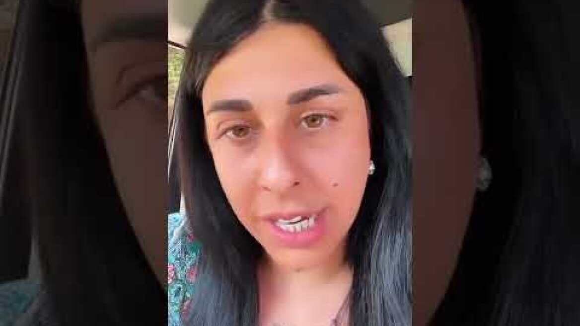 Η Super Kikii δουλεύει ως σερβιτόρα