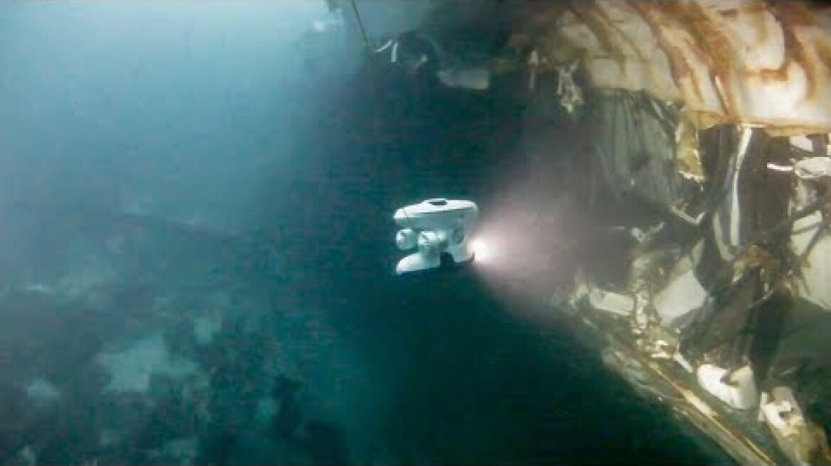 Skader på KNM Helge Ingstad sett fra under havoverflaten