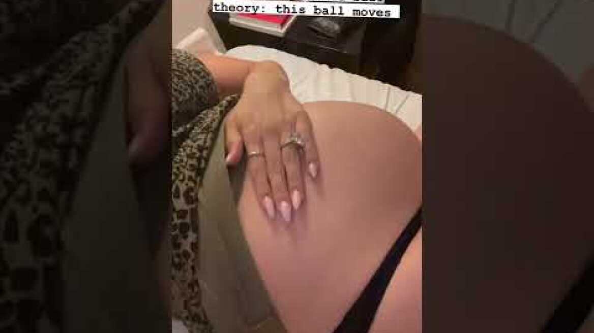 H Hilaria Baldwin δείχνει την κοιλιά της