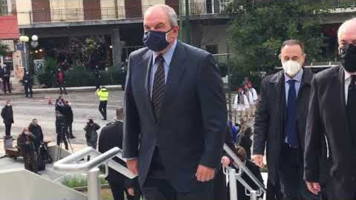 Ακολουθία Κάρολου Παπούλια - Κώστας Καραμανλής